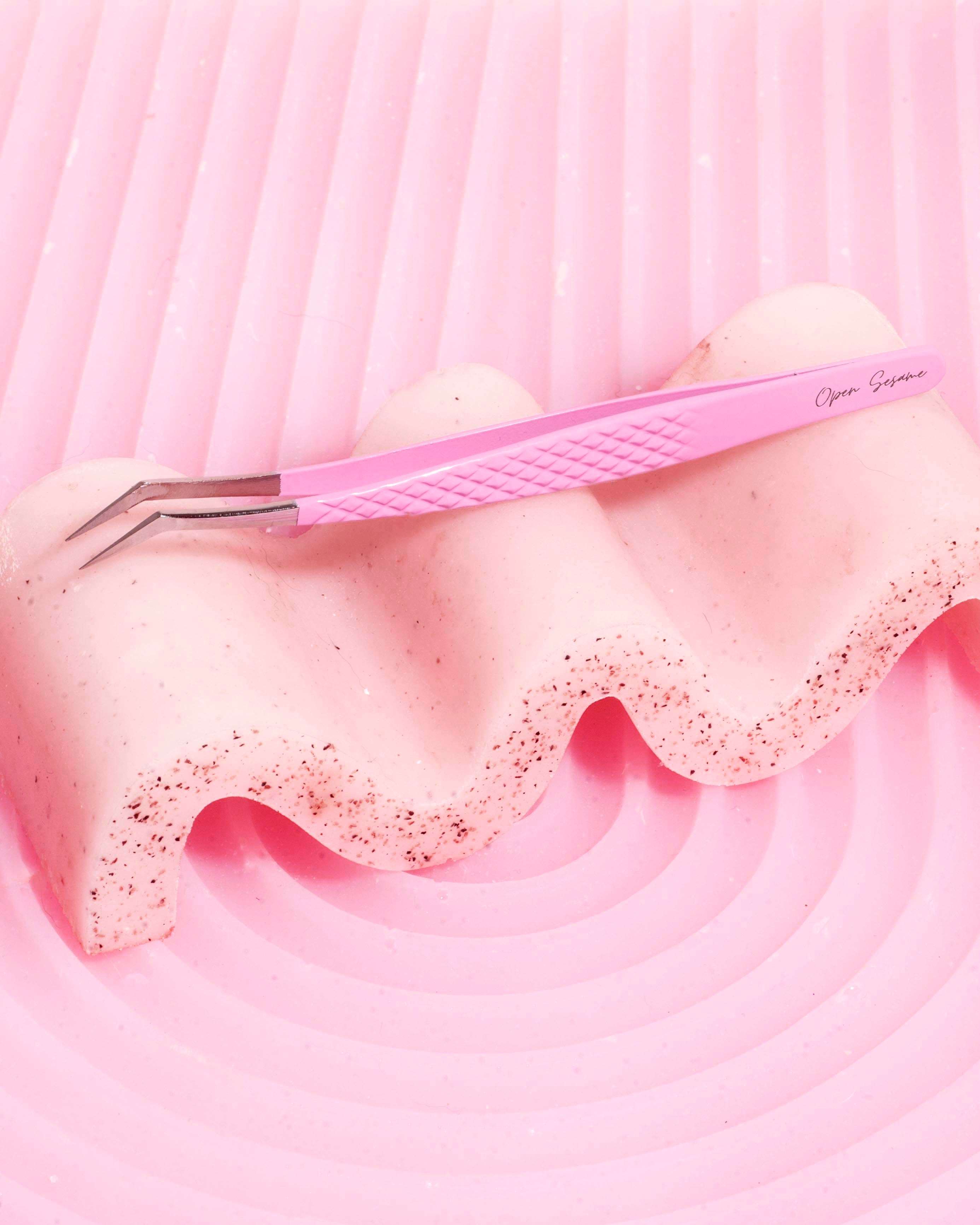 Open-Sesame Isolation Tweezer